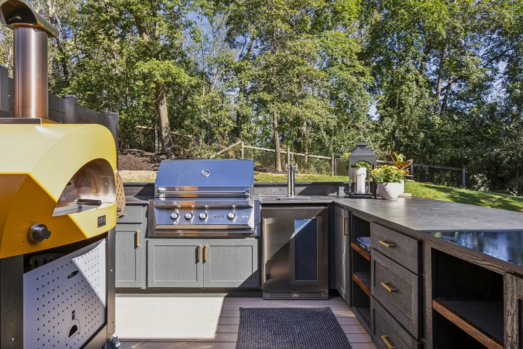 Minnetonka Elevated Entertainer - outdoor kitchen - After - Custom One